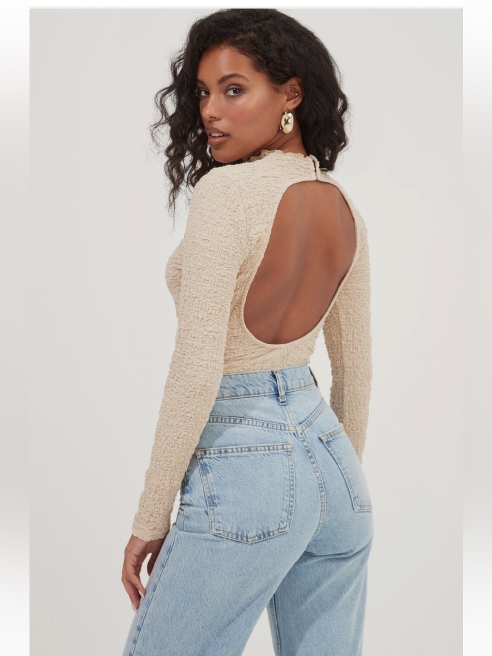 Astr Hawthorne  Open-Back Textured Long-Sleeve Bodysuit in Latte